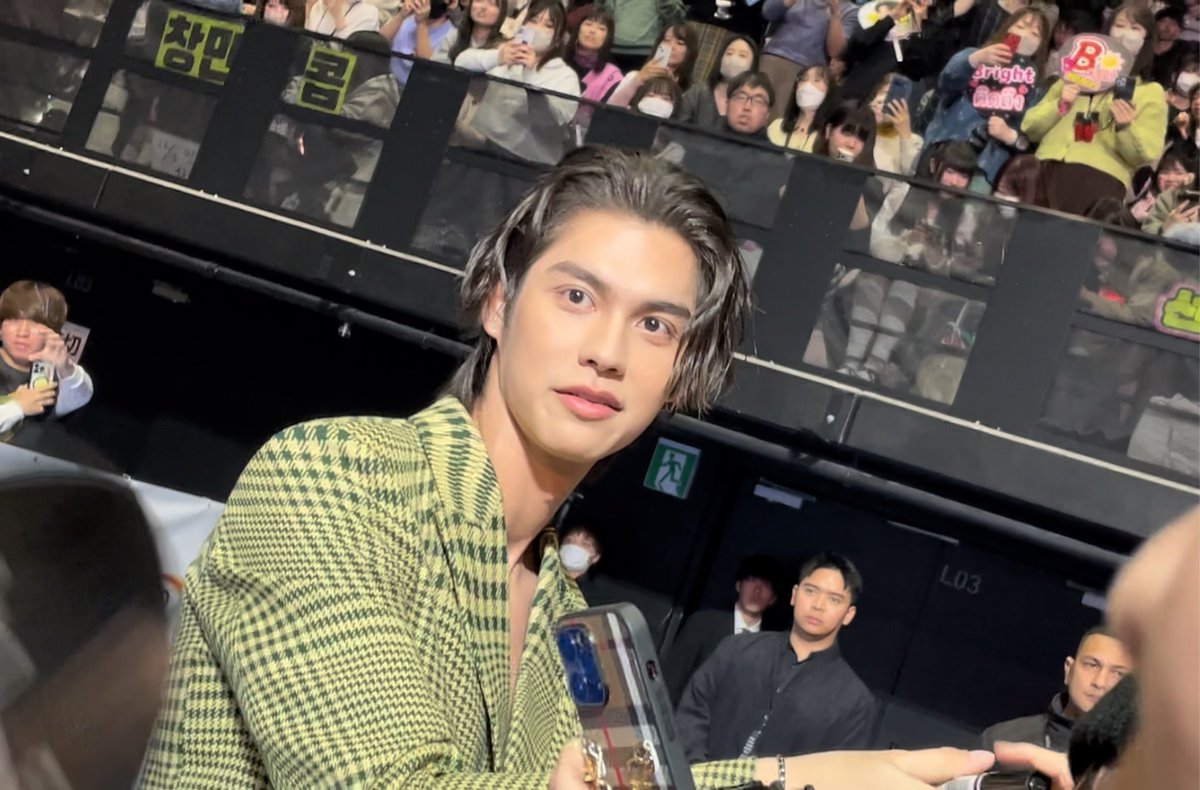 ran_thailand's tweet photo. サインは貰えなかったけど近くでちょっと声は聞こえたよ😌
この後のライブも楽しみますっ٩(｡•ω•｡)و
 #VMAJ2023
#MTVVMAJ2023
#astrostuffs
#bbrightvc
@bbrightvc https://t.co/Y5DQvtDY4x