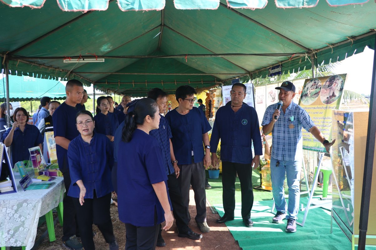 2idpr's tweet photo. "สืบสานธนาคารเมล็ดพันธุ์ของพ่อ"
วันที่ 22 พ.ย.66 พล.ต.เทพพิทักษ์ นิมิตร ผบ.พล.ร.2 รอ. ได้มอบหมายให้ พ.อ.บัญชา ชาญฉลาด เสธ.พล.ร.2 รอ. พร้อมคณะ ร่วมพิธี งานวันถ่ายทอดเทคโนโลยีการผลิตข้าว ตามโมเดลเศรษฐกิจ BCG model สู่เกษตรกร ณ โครงการพัฒนาส่วนพระองค์ จ.ปราจีนบุรี https://t.co/Gh0lfo2i6o
