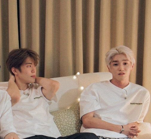 garageviloz's tweet photo. Jaeyong few tweet AU 

— mantan? https://t.co/fWfYR8xA94