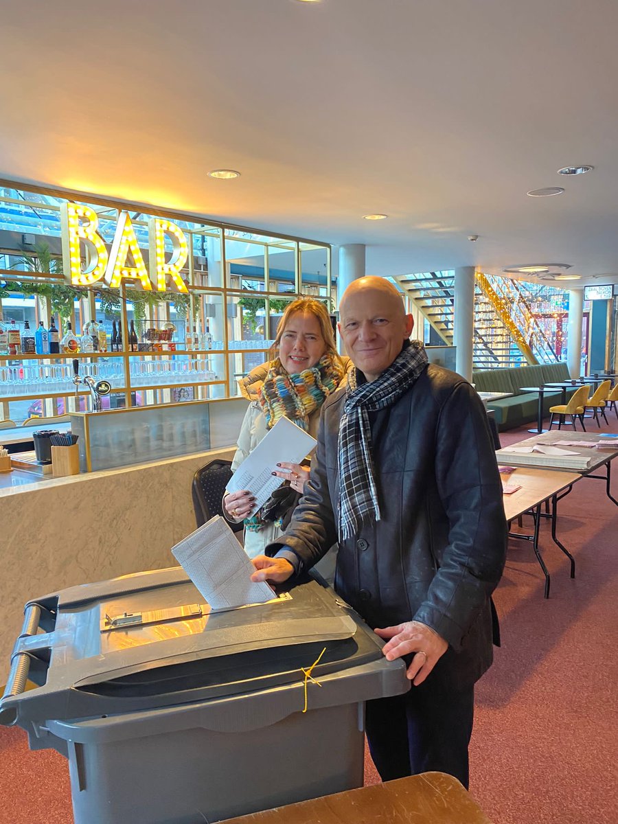 bertwijbenga's tweet photo. Vanmorgen samen met mijn vrouw Cora onze stem uitgebracht bij het stembureau in de mooie Stadsgehoorzaal. Gaat u ook stemmen vandaag? https://t.co/ZBpDy86V78
