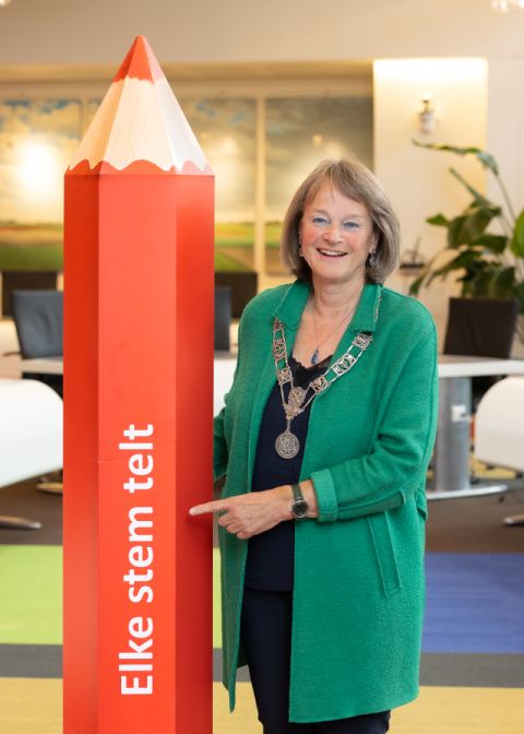 Het is zover! ✏️ Vandaag mag je je stem uitbrengen voor de Tweede Kamerverkiezing. Van 07.30 uur tot 21.00 uur zijn de stembureaus geopend. Bekijk alle stembureaus 👉 lisse.nl/stembureaus