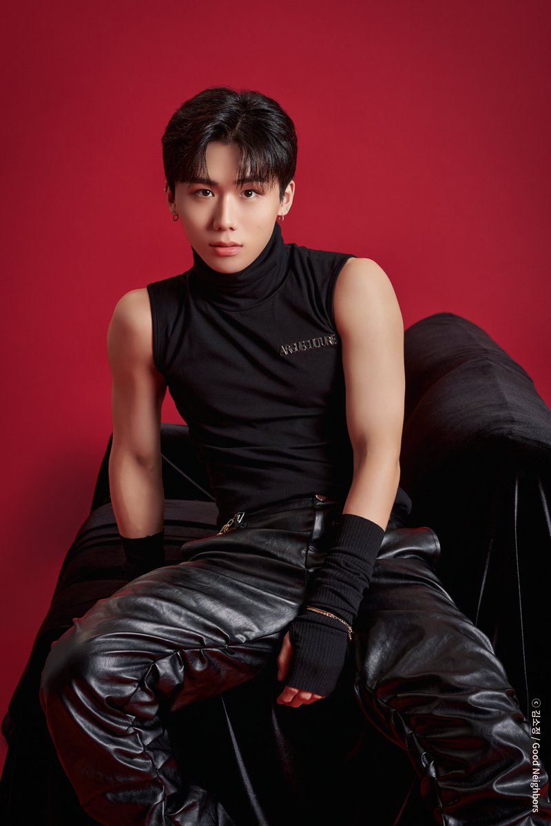 [#DKZ]📸

큐트 섹시 소년미가 뭐냐고 물으신다면
고개를 들어 #종형 화보를 보게 하라😘

후원한 모든 동아리 분들께
DKZ의 미공개 화보가 담긴 특별후원증서와
친필 싸인 폴라(추첨)를 드려요❣🎁

👉 bitly.ws/WVaA

#종형 #JONGHYEONG
<a href="/dkz_dy/">DKZ OFFICIAL</a>