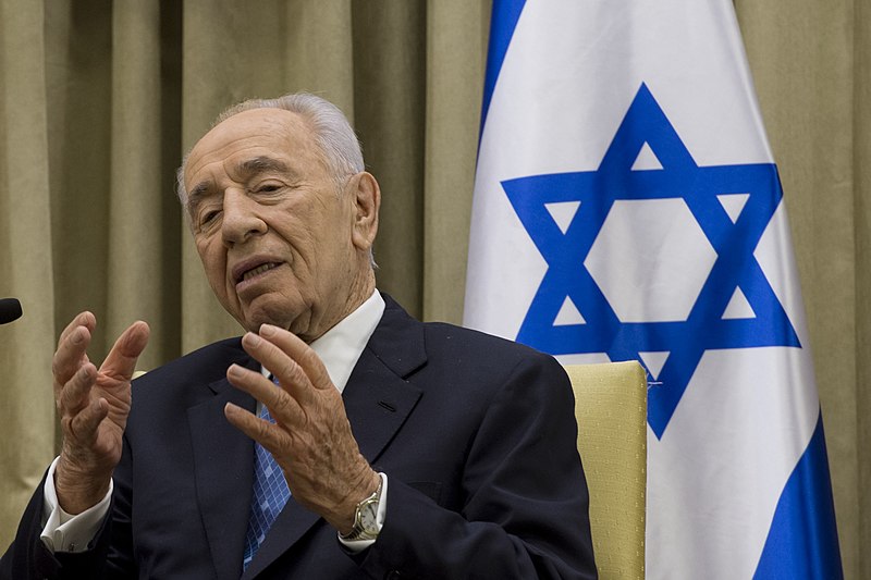 “¿Qué es lo que ha mantenido unido al Pueblo judío?”- se preguntaba Shimon Peres- “¿La Memoria? ¿La fe? ¿La esperanza?'. Y respondía: “Yo diría que todo junto. Ni la dispersión, la separación, el desierto, la pobreza o las guerras han podido con este Pueblo. Lo ha superado todo”.