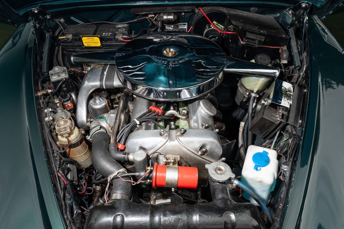 HansonsClassics's tweet photo. No plastic covers to see here. 

Can you name the car this glorious powerhouse is from? 

#classic #hanson #hansonclassic #auction #auctioncars #oldschool #retro https://t.co/uZxm0wr7EK