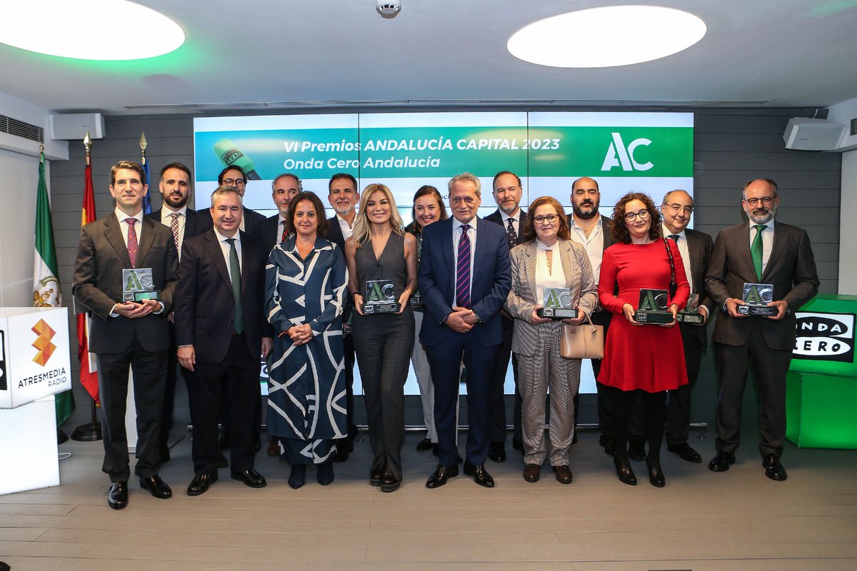 Fue un honor participar en los premios Andalucía Capital de <a href="/OndaCero_es/">Onda Cero</a>. Tuve el placer de entregar el Premio Internacionalización 2023 a Antonio Blanco, CEO del Grupo <a href="/KEYTERes/">KEYTER</a>, junto a la DirCom de <a href="/CTAndalucia/">CTA</a>, <a href="/Vanessa_Rangel_/">Vanessa Moreno Rangel</a>. Gracias a <a href="/diegogarciacab/">Diego Gª Cabello</a> por su invitación.