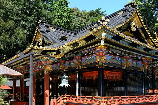 kunozan_toshogu's tweet photo. 久能山東照宮とは？
・徳川家康公が埋葬された地に創建された、家康公をお祀りする全国東照宮の創祀(始まり)です。
・総漆塗り、極彩色の御社殿は静岡県内唯一の国宝建造物です。
・参拝路は日本平ロープウェイor1,159段の石段です。
・駿河湾が一望できます。
・境内でガンダムが買えます(数量限定)。 https://t.co/jlX5iTurwn
