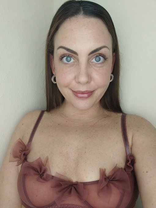 Huhu❣️🎁💕bin gleich online 😘 Komm mich gerne besuchen 😉 👇👇👇👇👇👇👇👇👇👇👇👇👇👇 https://t.co/gmcR8vWpqJ  @MDHRelationship<a href="/tag/smile"class="tags"><span>#smile</span></a><a href="/tag/brunette"class="tags"><span>#brunette</span></a><a href="/tag/cute"class="tags"><span>#cute</span></a><a href="/tag/curvy"class="tags"><span>#curvy</span></a><a href="/tag/blueeyes"class="tags"><span>#blueeyes</span></a><a href="/tag/wednesday"class="tags"><span>#wednesday</span></a>