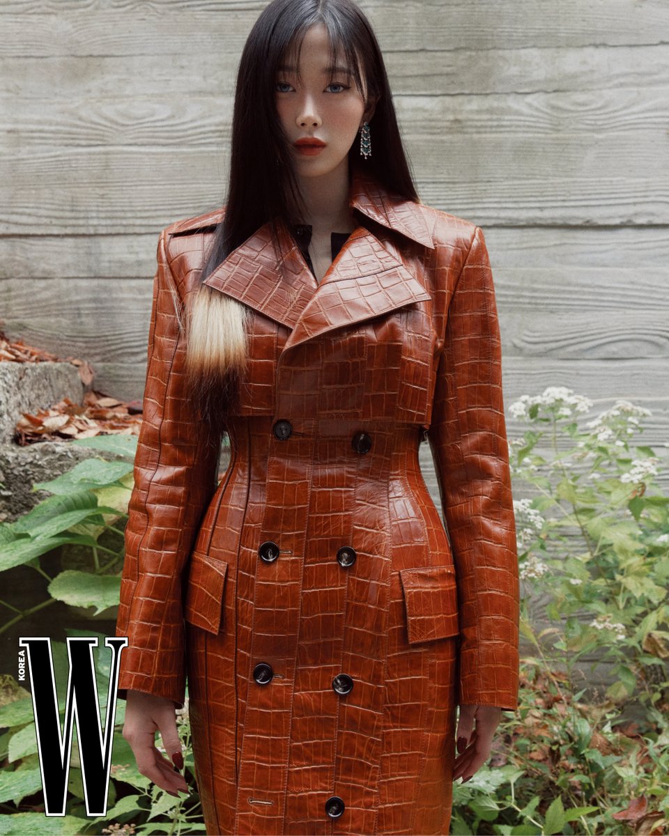 aespa_official's tweet photo. W Korea with GISELLE 🐈‍⬛🖤

#aespa #æspa #에스파
#GISELLE #지젤
#Wkorea https://t.co/rpZqwa1dJC