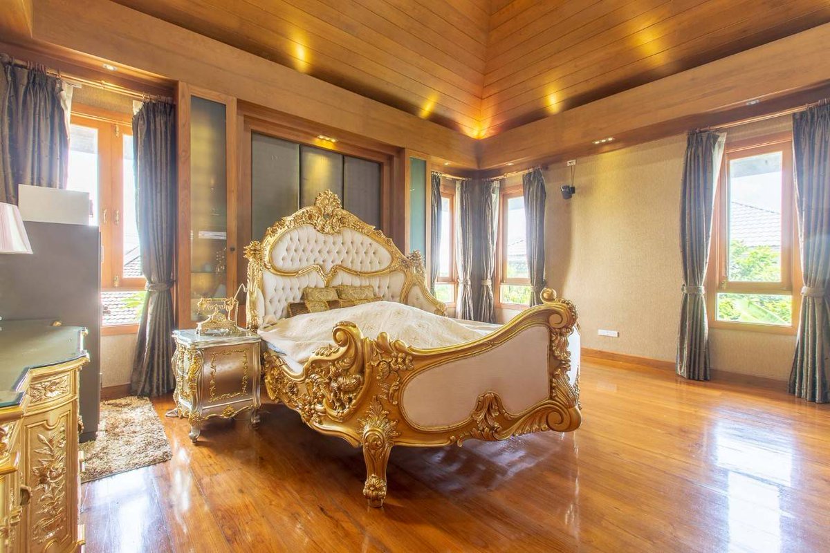 PrimeMeridianLX's tweet photo. Nuanchan 44, Bangkok | Luxury Thai &amp; Bali styled single house with private swimming pool, and secure parking for up to 10 cars, 5 bedrooms and 8 bathrooms.

Available for sale: 100,000,000 THB
#Bangkok #Nuanchan https://t.co/YH3Fzj6iF2