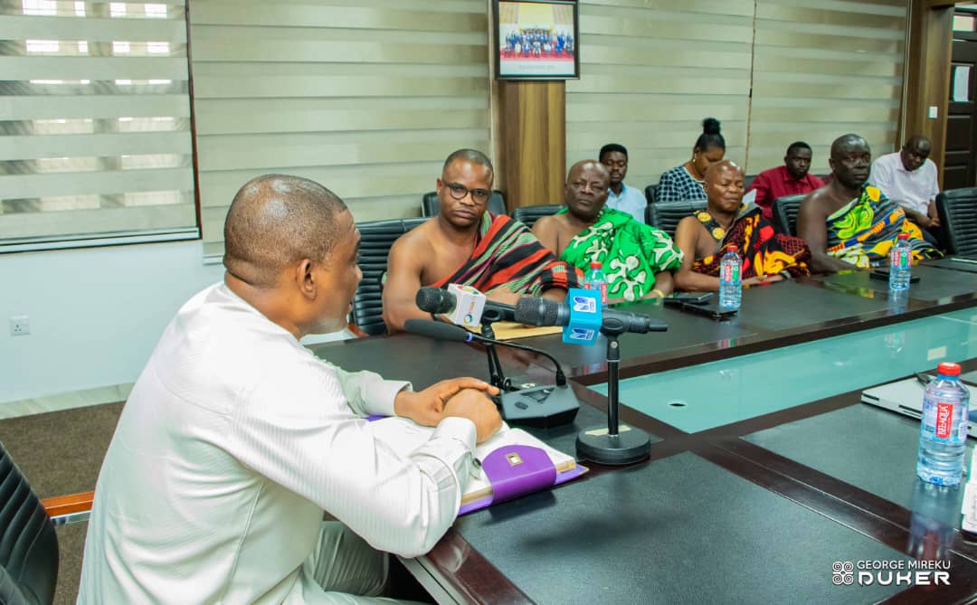 HonDuker's tweet photo. #PRESTEA CHIEFS DRAG FGR BEFORE MINISTRY OF LANDS & NATURAL RESOURCES.
On Tuesday, November 21, 2023, I received a four-member delegation of Chiefs from the Wassa Fiase Traditional Area in the Prestea Huni Valley Municipality on behalf of the Sector Minister, Hon. Samuel A. Jinapor.
The Chiefs petitioned the Ministry of Lands and Natural Resources to probe the dormant operations of Future Global Resources (FGR), a Mining company based in Bogoso Prestea Huni Valley of the Western Region.
Speaking on behalf of the Delegation, Nana Nteboa Pra IV, Chief of Himan Prestea tabled several concerns before the Deputy Minister consisting of FGR not investing any capital into their operations as agreed before the Mine Takeover, Poor Corporate Social responsibilities in the area among others.
The chiefs believe that, should the government delay in intervening, the company may collapse which will degenerate into a full-scale security crisis and high level of unemployment in the area.
I assured the Chiefs that, the Ministry will immediately invite FGR for their comments, and will take it from there to ensure that, the Mine gets the necessary investment and support it requires to contribute towards socio-economic development.
Thank you.