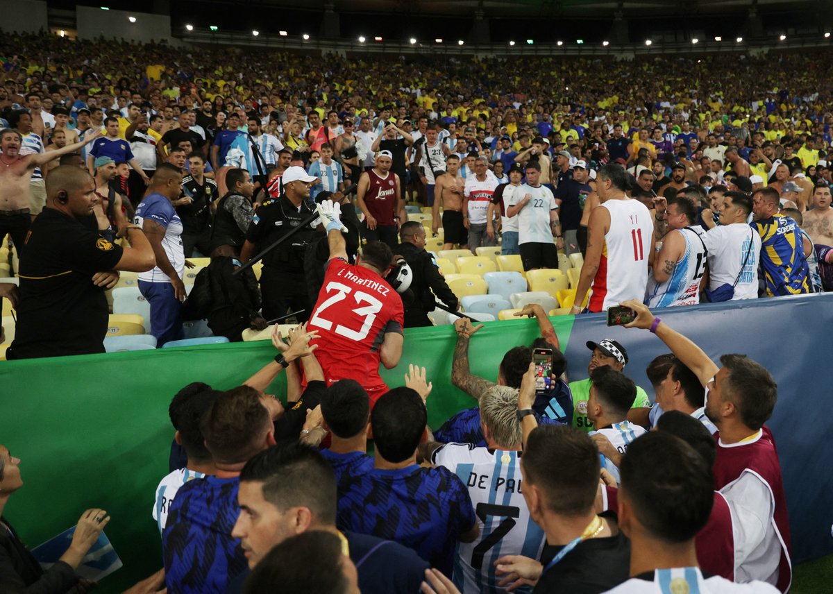 Brazílie poprvé prohrála domácí zápas kvalifikace MS, duel s Argentinou narušily rvačky fanoušků. Více 👉 sport.ceskatelevize.cz/clanek/fotbal/…