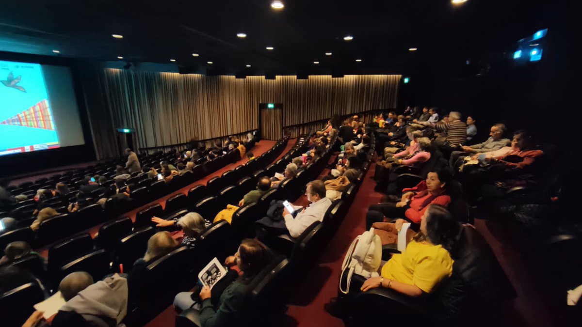 EmbajadaEcuSui's tweet photo. Enorme aceptación y aplausos de los asistentes tras la presentación de las producciones “Pasado” y “Cuando ellos se fueron”, en el XII Festival de Cine Latinoamericano y del Caribe - Berna.

La Embajada del Ecuador agradece a todo el público que se hizo presente. https://t.co/6eE8teTtbh
