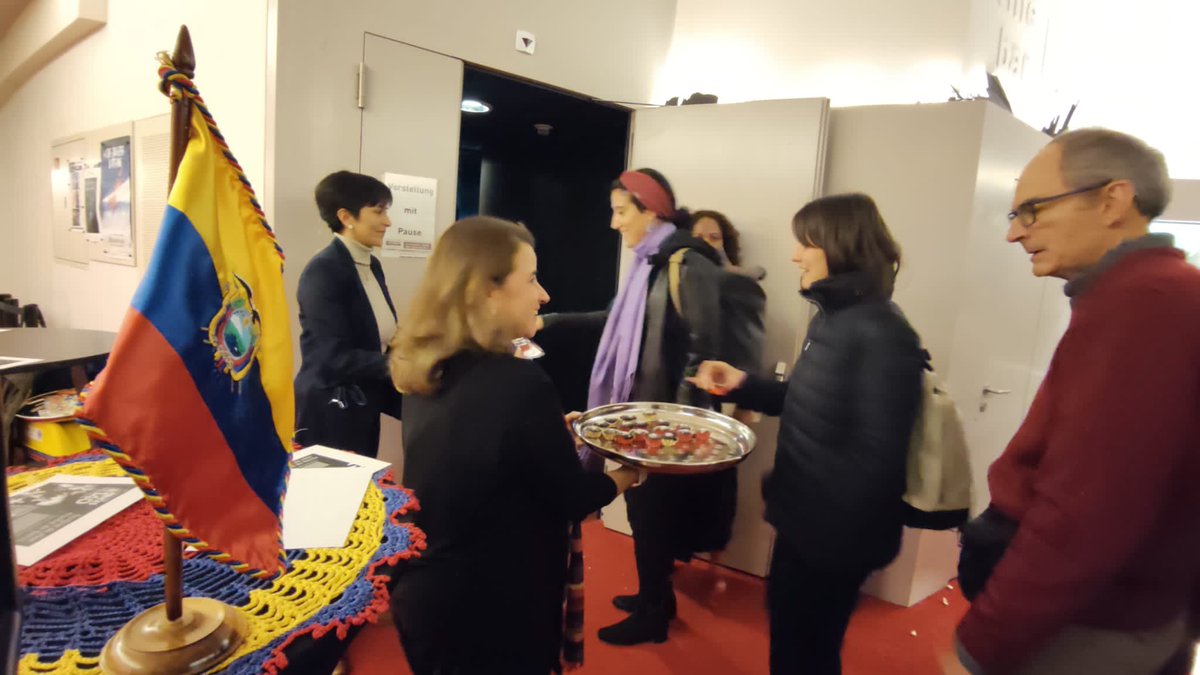 EmbajadaEcuSui's tweet photo. Enorme aceptación y aplausos de los asistentes tras la presentación de las producciones “Pasado” y “Cuando ellos se fueron”, en el XII Festival de Cine Latinoamericano y del Caribe - Berna.

La Embajada del Ecuador agradece a todo el público que se hizo presente. https://t.co/6eE8teTtbh