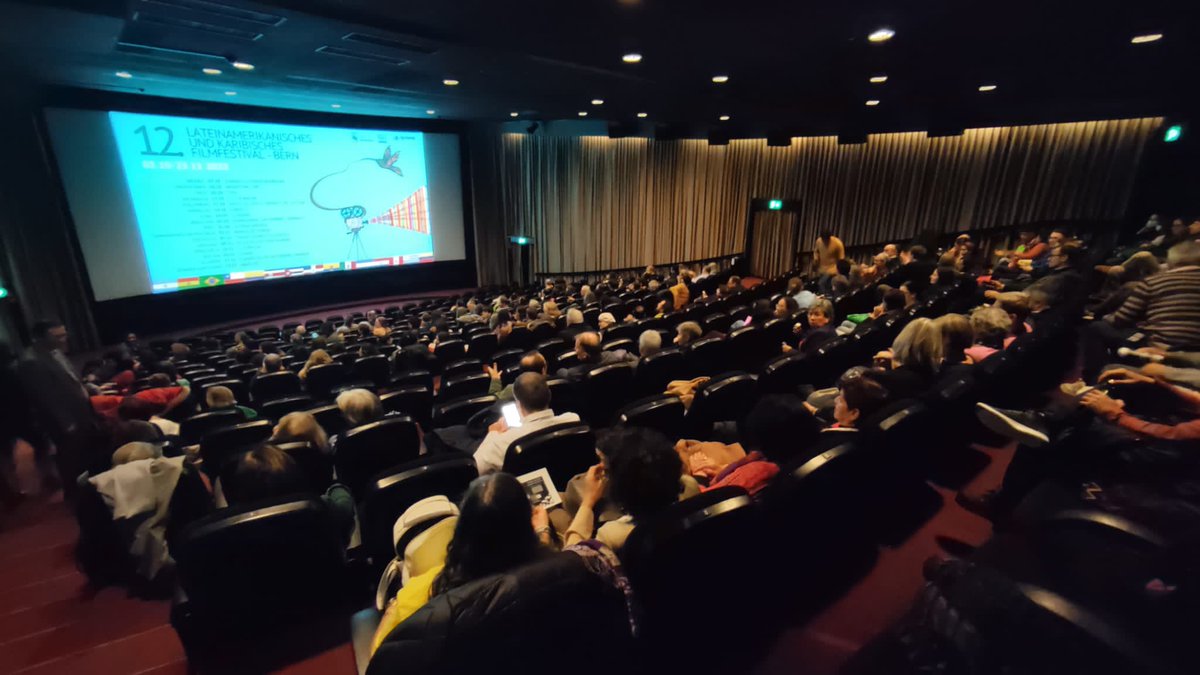 EmbajadaEcuSui's tweet photo. Enorme aceptación y aplausos de los asistentes tras la presentación de las producciones “Pasado” y “Cuando ellos se fueron”, en el XII Festival de Cine Latinoamericano y del Caribe - Berna.

La Embajada del Ecuador agradece a todo el público que se hizo presente. https://t.co/6eE8teTtbh