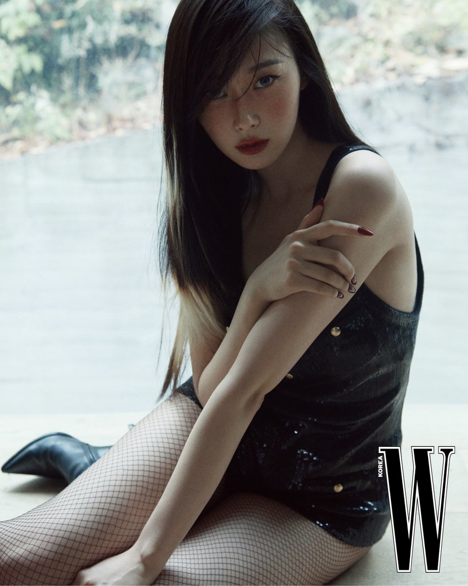 aespa_official's tweet photo. W Korea with GISELLE 🐈‍⬛🖤

#aespa #æspa #에스파
#GISELLE #지젤
#Wkorea https://t.co/DGmCjtju3B