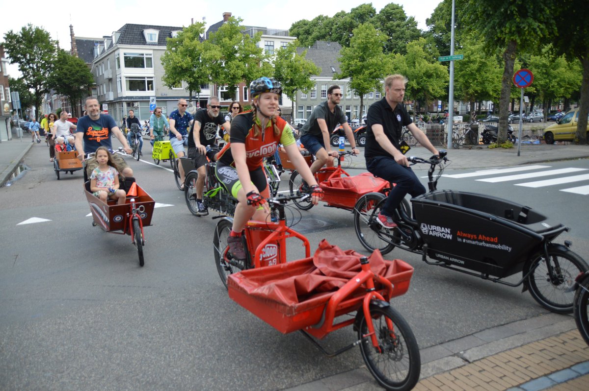 cargobikefest's tweet photo. 🎉A festival isn't a festival without a parade, right?

Join Bike Sound System + @DrBeyk's social ride past classic Amsterdam spots + ending at @cargobikefest .

Meet Sun 0830 for a 0900 roll out at Happy Italy, close to RAI.

Route🗺️https://t.co/ykm4OqedDj

#DecadeoftheCargoBike https://t.co/hQn5G7BueW