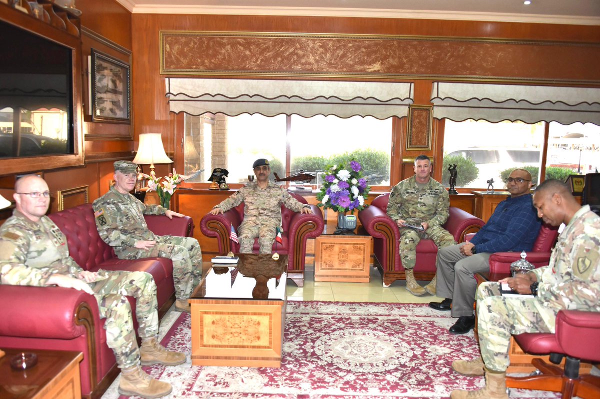 KuwaitArmyGHQ's tweet photo. استقبل رئيس هيئة التعليم العسكري اللواء الركن فهد الطريجي بمكتبه صباح اليوم قائد القوات البرية في القيادة المركزية الامريكية الفريق فرانك باتريك والوفد المرافق له. 

حيث تم خلال اللقاء تبادل الأحاديث الودية والمواضيع ضمن محور الزيارة وبحث سبل التعاون المشترك.

#الجيش_الكويتي
@centcom
@usarmycentral
