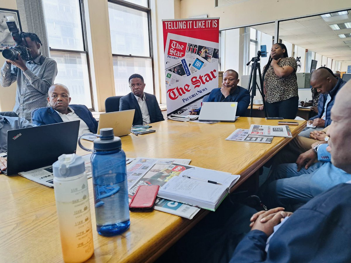 1/3
This morning, Minister <a href="/Senzo_Mchunu_/">Senzo Mchunu</a>  is meeting the Independent Media in Johannesburg. 

The Minister is accompanied by the DG, Dr Sean Phillips, and the CE of Rand Water <a href="/MosaiSipho_/">Sipho Mosai</a> as well as Communication support teams from both <a href="/DWS_RSA/">Water&SanitationRSA</a> and Rand Water.