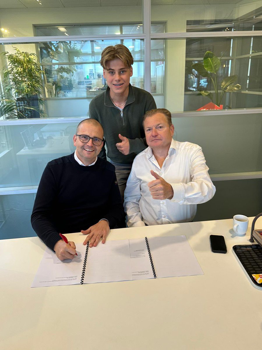 Deze week sponsor  📃 contract ✍️ met deze (schaats) topper Jack Boekema  ⚡️

#makelaarapeldoorn #apeldoornsemakelaar #apeldoorn #schaatsen #jackboekema #gojack