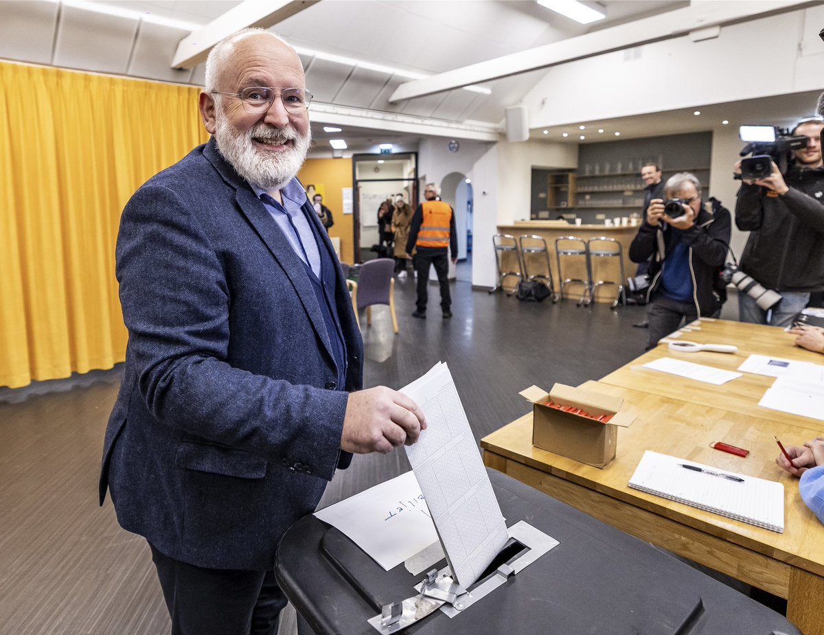 Vanmorgen heb ik in Maastricht voor de toekomst van mijn kinderen en kleinkinderen gestemd. Mijn stem ging met volle overtuiging naar Esmah. Ga vandaag ook stemmen. Voor een eerlijk, rechtvaardig en groen Nederland. Stem GroenLinks-PvdA.