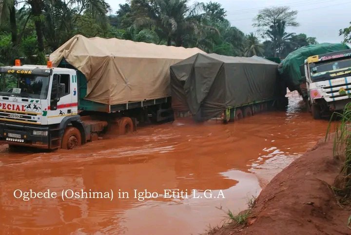 NNwome's tweet photo. 9t mile/Nsukka expressway. It's already a death trap https://t.co/6QcuBQBe5o