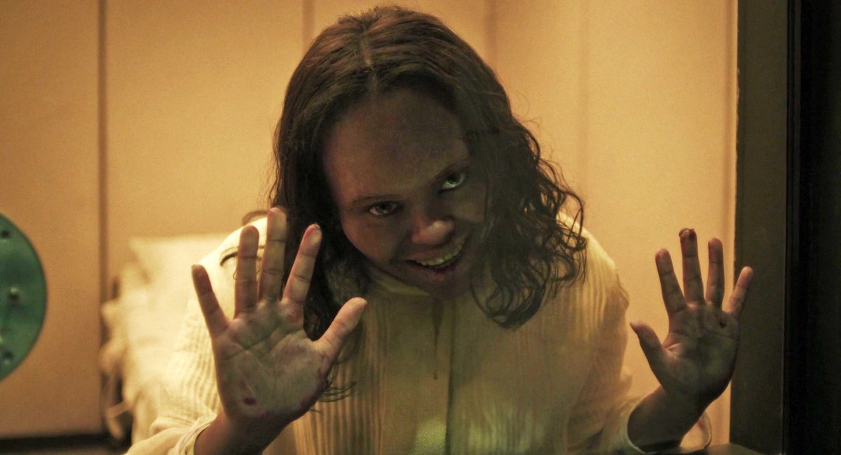 #CriticadeMiedo
Secuela de “El exorcista” que, aunque queda lejos de alcanzar el nivel de terror del original, se encuentra muy por encima de la media de películas sobre exorcismos. Disfrutable, si se la considera más como un homenaje que como una secuela.
terrorbit.es/2023/11/22/el-…