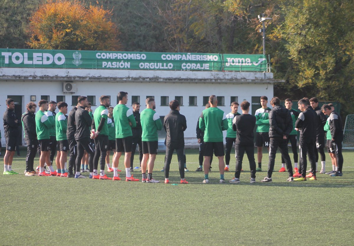 El equipo vuelve hoy al trabajo.

𝘾𝙤𝙢𝙥𝙧𝙤𝙢𝙞𝙨𝙤, 𝙘𝙤𝙢𝙥𝙖𝙣̃𝙚𝙧𝙞𝙨𝙢𝙤, 𝙥𝙖𝙨𝙞𝙤́𝙣, 𝙤𝙧𝙜𝙪𝙡𝙡𝙤 𝙮 𝙘𝙤𝙧𝙖𝙟𝙚 para afrontar la semana del #TorrijosToledo 🔛

#SiempreCDToledo 💚⚪️