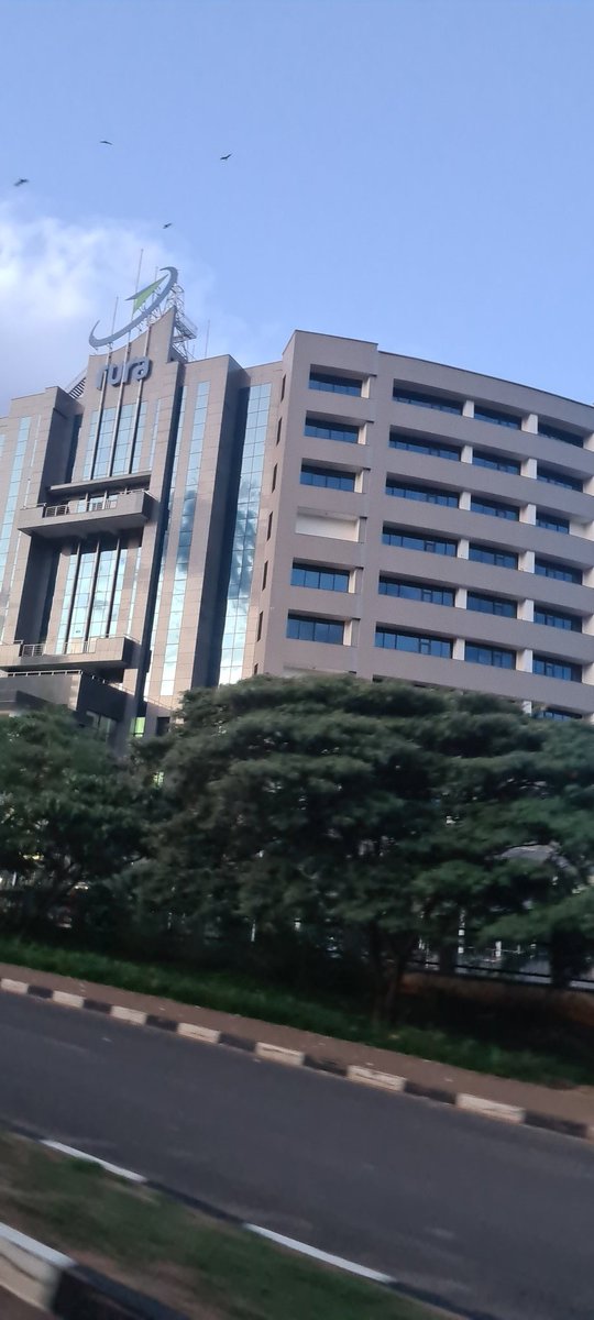 HAKUZWUMUREMYI's tweet photo. #RURA yarimutse! Ntabwo ikiri mu #Kiyovu cy'Abakire! Yimukiye mu nyubako yayo nshya mu #Kiyovu cy'Abakene munsi ya RSSB! Reka turindire umuhango wo #Kwirukana #Imbeba https://t.co/H3EXiEbTt0