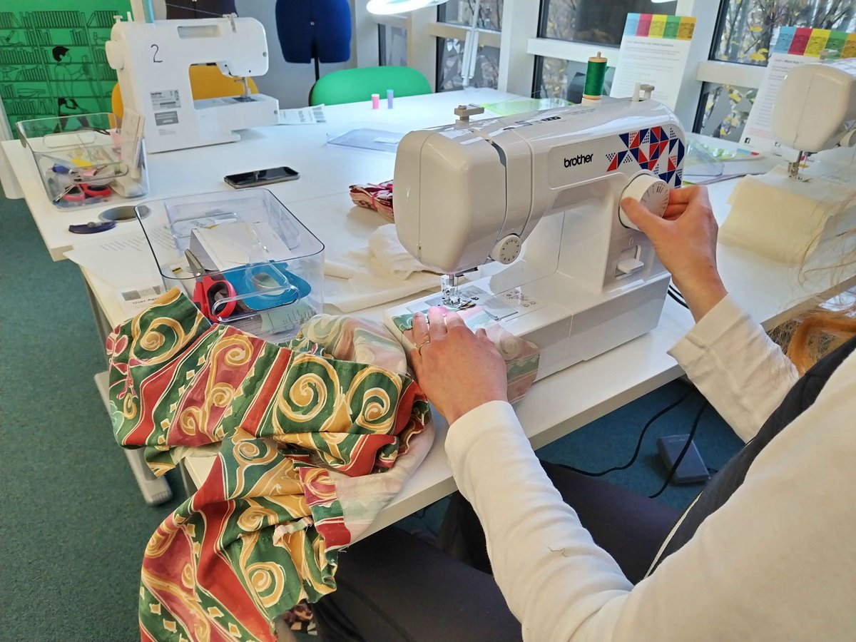 #ICYMI, our new #LendandMendHub is now open! Thanks to @slic1991 and John Lewis, the pioneering Hub provides free access to equipment and resources for repairing, reusing, and upcycling textiles. 

🧵 1/2