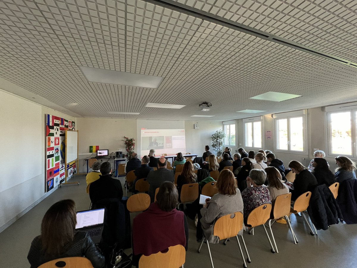 JPernette's tweet photo. #CNESCO - conférence jumelle - bien-être à l’école CCI-Bien-etre-1.pdf
Des conférences de qualité qui permettront d’éclairer les échanges dans les ateliers de l’après-midi
@AcademieDijon @Chalon_officiel 
Les personnels réunis au lycée hilaire de Chardonnet pour le 71 https://t.co/HOLaLx2fTr