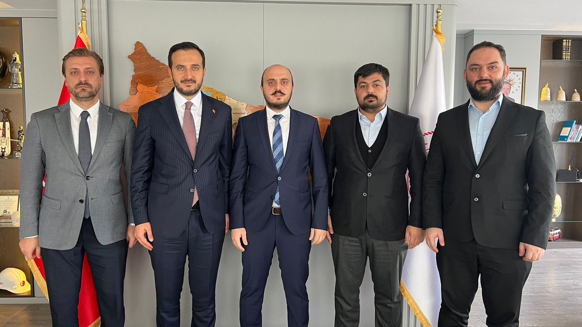 Çevre, Şehircilik ve İklim Değişikliği Bakanlığı Marmara Kentsel Dönüşüm Genel Müdürü Sn. Sezayi Köse’ye hayırlı olsun ziyaretinde bulunduk.

Bağcılar’ımızın kentsel dönüşümü ile ilgili verimli bir görüşme gerçekleştirdik.