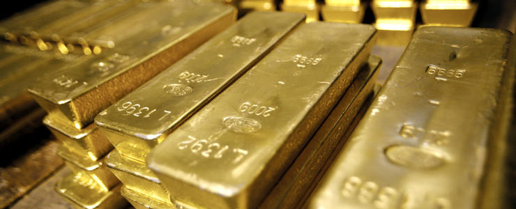 ecn_en's tweet photo. Gold prices have risen back above $2000

Gold returned to the $2000 per troy ounce mark, rising by 1.01% to $2000.20 on Tuesday, according to Comex exchange data. In the course of trading, quotations reached the maximum for three weeks - $2007.67. The main driver of growth was the expectation of the imminent completion of the cycle of interest rate increases - in the minutes of the meeting of the Federal Reserve, players saw a cautious attitude of the central bank members to its further increase, according to https://t.co/TLw6oB962J.

As stated in the document, the Fed members are ready to support a rate hike only if the rate of decline in inflation in the United States is insufficient. According to independent trader from New York Tai Wong, such a tone makes it clear that buyers of gold should not yet put too much hope for the continuation of the rally. However, senior market strategist at RJO Futures Bob Haberkorn believes that in the short term the Fed will not raise rates, and this is a favorable factor for the precious metal. https://t.co/VqR9ecvSrw quotes the opinions of experts.