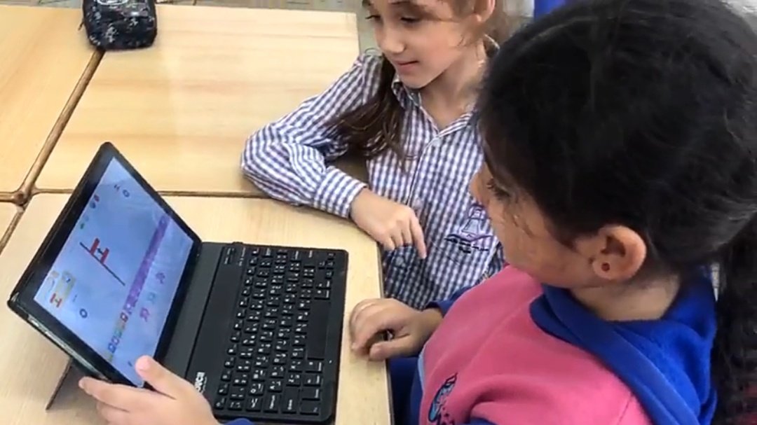 DawhaRobotics's tweet image. Let&apos;s raise our country&apos;s flag high and celebrate #Independence_day 🇱🇧 in our own special way using @scratch junior&apos;s #motion and #sound blocks 🤖

@makdawhaschool @soha_nj #coding #robotics #STEAM #عيد_الاستقلال