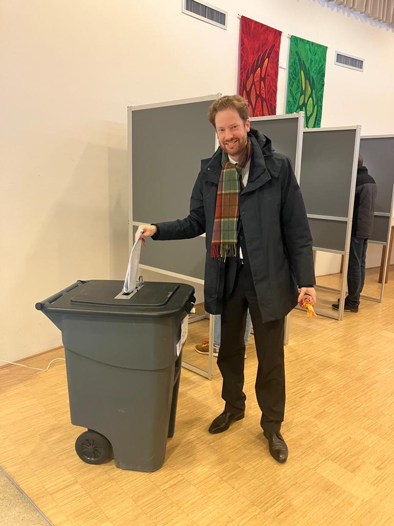 Vandaag zijn de Tweede Kamerverkiezingen. Tot 21:00 uur vanavond kun je stemmen bij 1 van de 22 stemlocaties in Wageningen. Alle stemlocaties en andere informatie over de verkiezingen: Wageningen.nl/verkiezingen <a href="/floorvermeulen/">Floor Vermeulen</a>