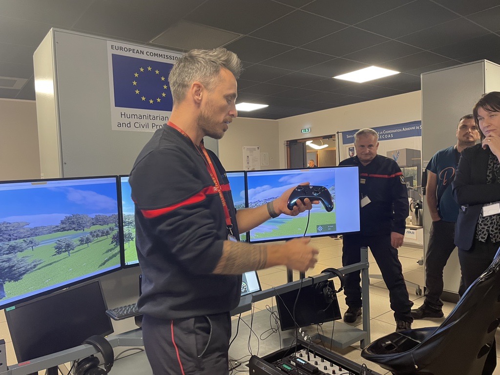 Happening now in Nîmes (Southern 🇫🇷): #COLLARIS’ second #trial 

@EntenteValabre welcomed experts from all over Europe who are now focusing on ways how to utilize #UAS in #civilprotection. The trial is funded by #DGECHO and the #UCPM’s Exchange of Experts Programme. #drones #drm