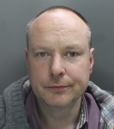 ⚠️ We are appealing for the public’s help to trace a man from #HemelHempstead who is wanted. 
James Hayes, aged 48, of no fixed address, is wanted for failing to appear at court.
📞 Call 101 with info or 999 for immediate sightings.
↪ Pls RT