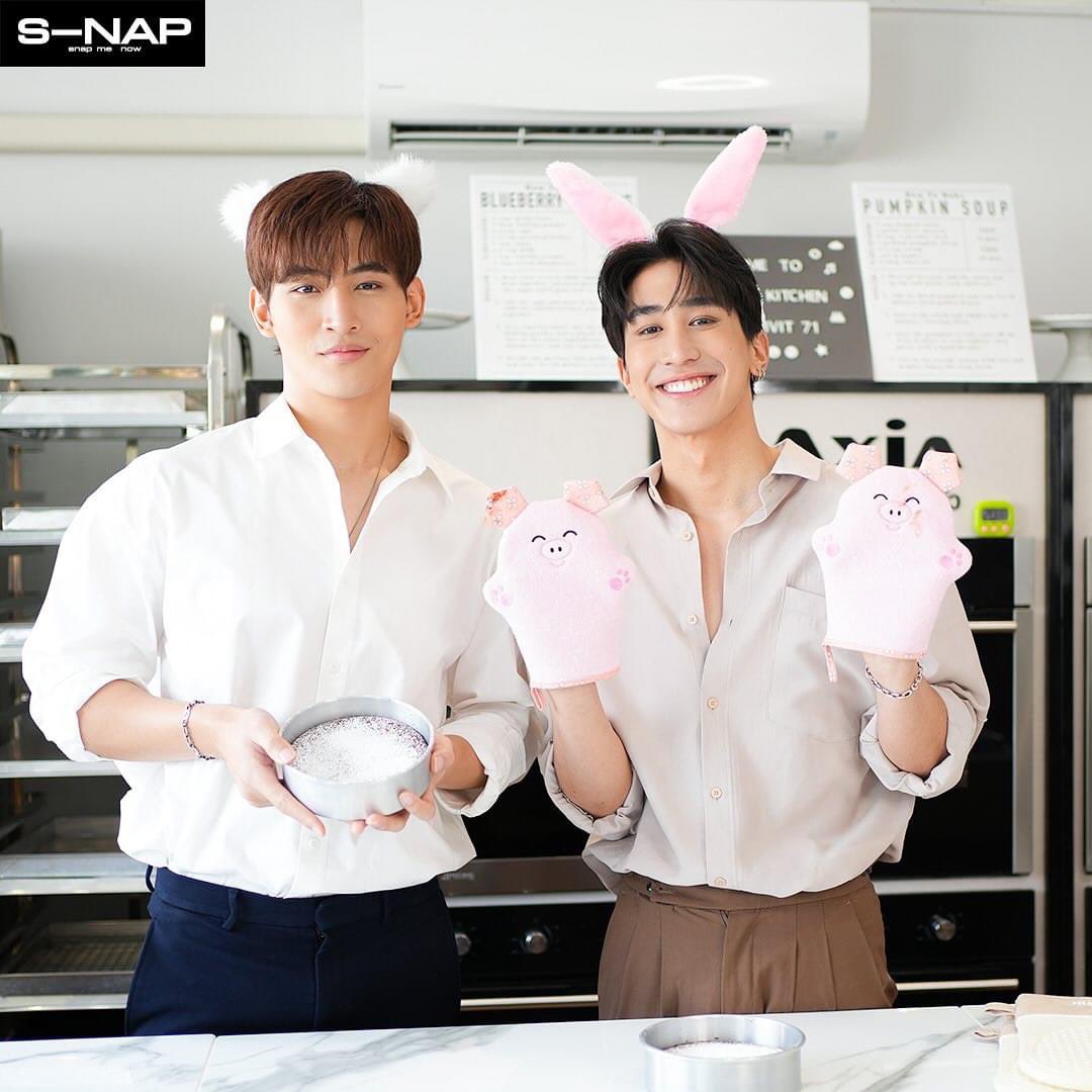 SnapOfficialTH's tweet photo. ในเรื่อง #bakemepleasetheseries    
รู้แล้วใครแพ้ชนะ มาลุ้นกันต่อใน #SnapEp10 ว่าใครจะเป็นที่หนึ่งเรื่องขนมหวานที่แท้ทรู😂🥰

💙 ศุกร์นี้ ทาง 👉 YouTube : SnapOfficialTH

#snapofficial #snapproject #ohmthitiwat #โอห์มไง #guidekantapon #ขนมหวาน
#เบเกอรี่ https://t.co/9rjZkrnO5b