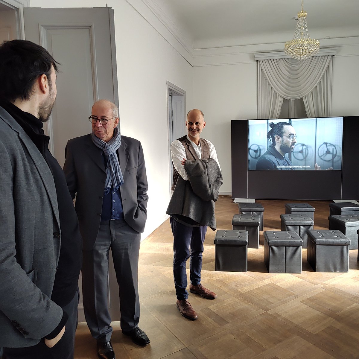 WallsteinVerlag's tweet photo. Am Wochenende wurde im Schloss Freienwalde die multimediale #Ausstellung »Gewalt gegen #Weimar« eröffnet. Der dazugehörige Band wurde herausgegeben von Martin Sabrow.
#wallstein #geschichte #history #demokratie #politik #literatur #gewalt #martinsabrow #sabrow https://t.co/b8Ve5Ca8jK