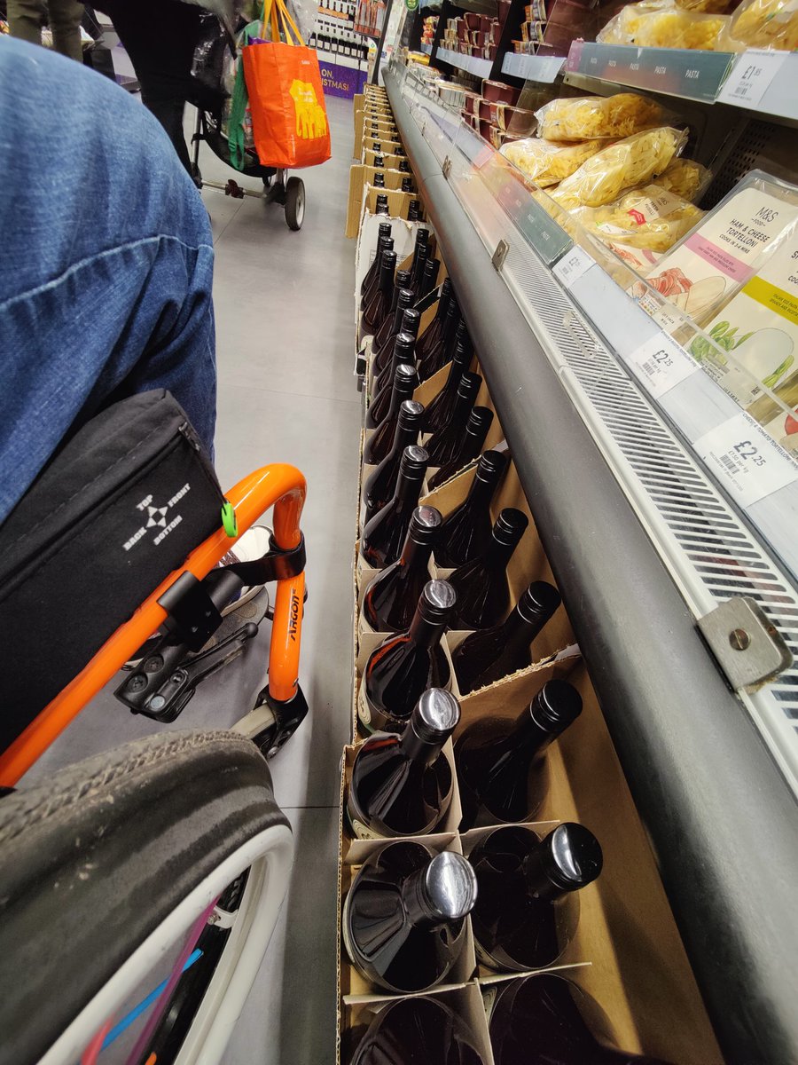 trolliebobs's tweet image. Dear @marksandspencer,

Popped into the Portsmouth Foodhall again today: you&apos;ve not removed the #accessability barriers, but made them even more dangerous by adding glass bottles to the equation.

How hard is it to understand?

@Doug_Paulley @DisRightsUK