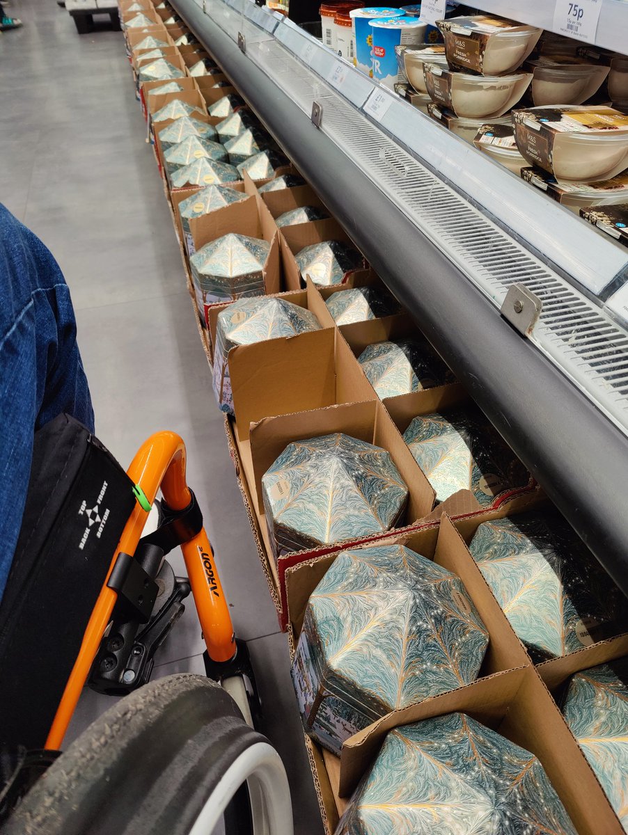 trolliebobs's tweet image. Dear @marksandspencer,

Popped into the Portsmouth Foodhall again today: you&apos;ve not removed the #accessability barriers, but made them even more dangerous by adding glass bottles to the equation.

How hard is it to understand?

@Doug_Paulley @DisRightsUK