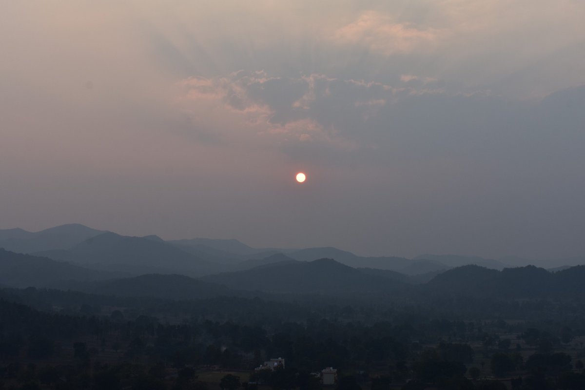 de_moaned's tweet photo. The scenic beauty of sunset at the Sunset Point, near Daringbadi, is unparallel. Impossible to capture the true beauty in any camera settings. An unedited snap....
#SunsetClick https://t.co/fivBidcaQm