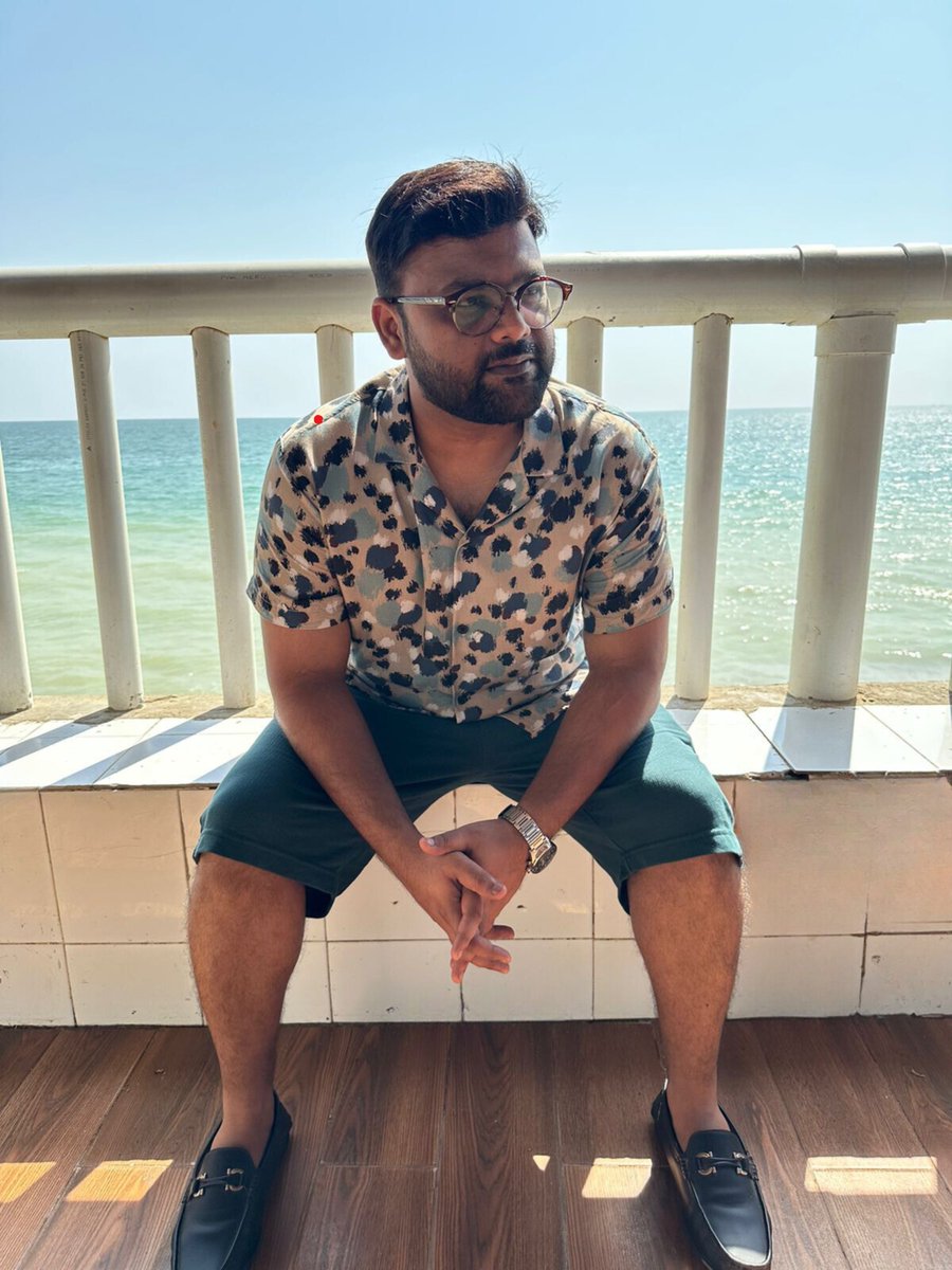 Do you know who is the first investor in your startup?

Your employees or team.

They’re the first to trust and become part of your vision.

And that investment is more precious than a monetary investment. They are giving you their…

- Time
- Effort
- Loyalty

All these are