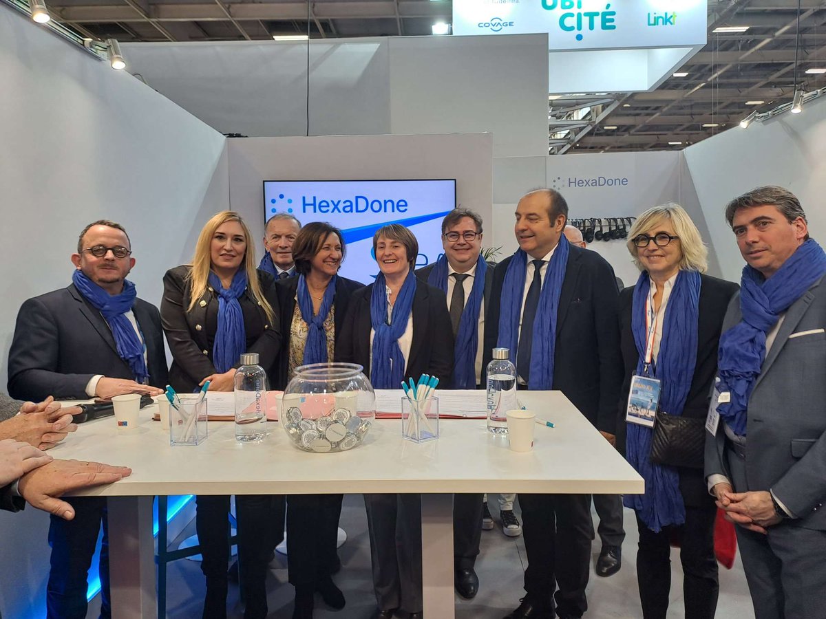 [EVENEMENT] Le SIEA signe au #SMCL2023 de Paris

Ce mercredi 22 novembre lors du #SMCL2023 le SIEA a signé une convention actant sa contribution à la création de la solution développée par #HexaDone en présence d'<a href="/orange/">Orange</a>, la <a href="/BanqueDesTerr/">Banque des Territoires</a> et <a href="/StefanyDouillet/">Stéfany Douillet</a>

#SalonDesMaires2023