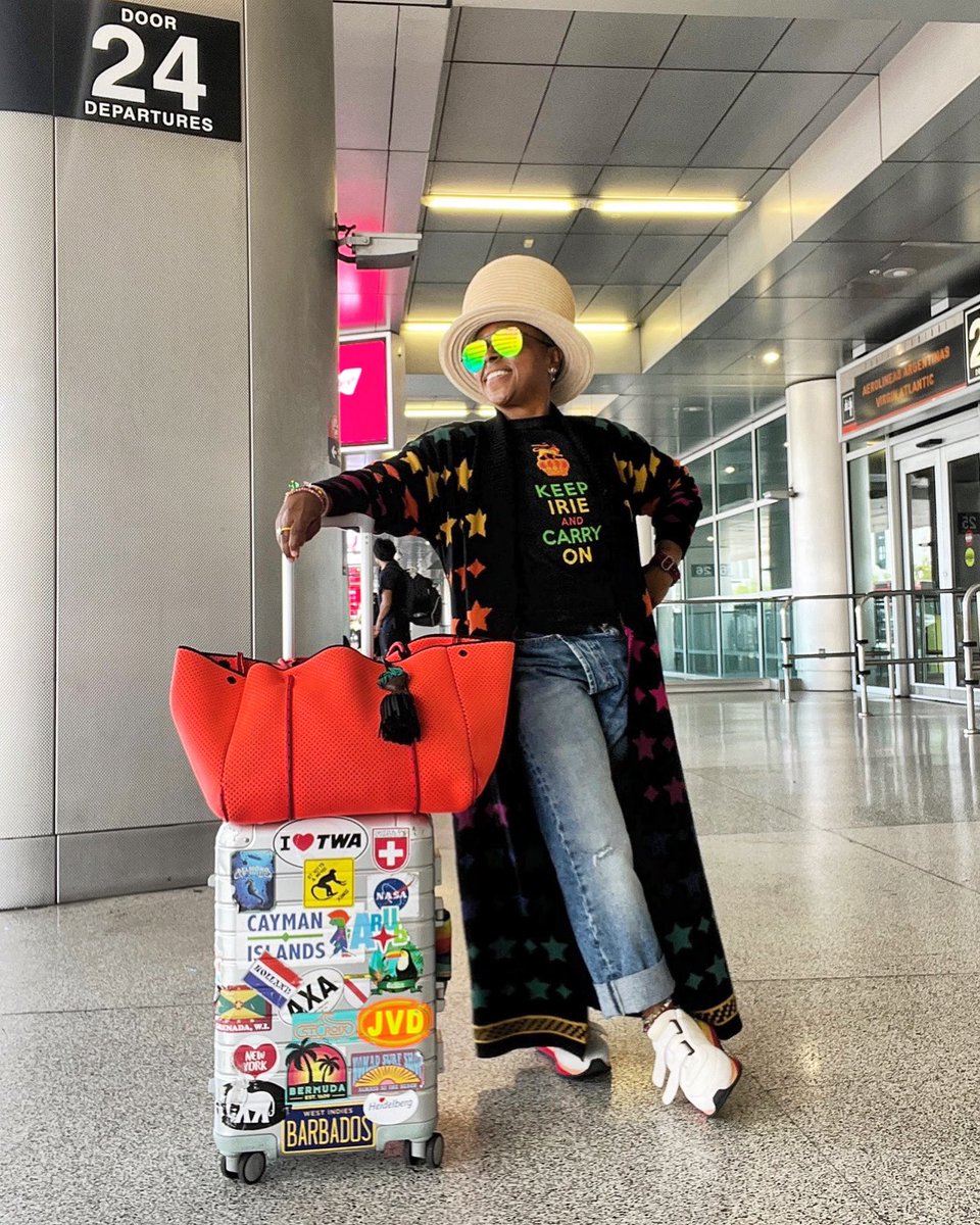 JetSetSarah's tweet image. Traveling for the holidays? So are 30 million other people, according to @TSA! Better take the #traveltips I shared with @nbcbayarea and pack your patience! nbcbayarea.com/investigations…