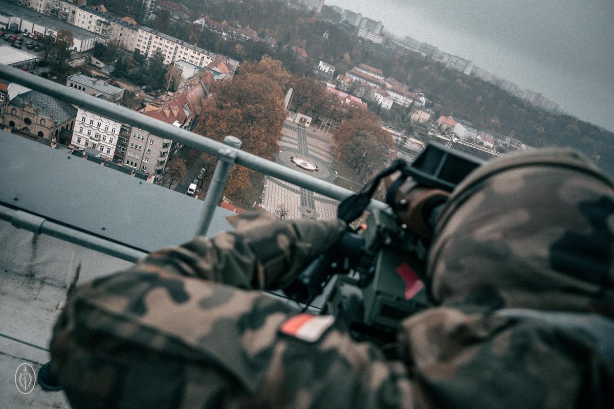 17WBZ's tweet image. #ForwardObserver 👁️
24 listopada kończy się trzytygodniowy kurs wysuniętych obserwatorów prowadzony przez specjalistów z #17WBZ.
W XII edycji udział bierze 17 żołnierzy z podległych pod „Czarną Dywizję” jednostek wojskowych.

🌐 Więcej: wojsko-polskie.pl/17bz/articles/…