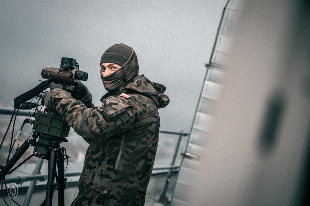 17WBZ's tweet image. #ForwardObserver 👁️
24 listopada kończy się trzytygodniowy kurs wysuniętych obserwatorów prowadzony przez specjalistów z #17WBZ.
W XII edycji udział bierze 17 żołnierzy z podległych pod „Czarną Dywizję” jednostek wojskowych.

🌐 Więcej: wojsko-polskie.pl/17bz/articles/…