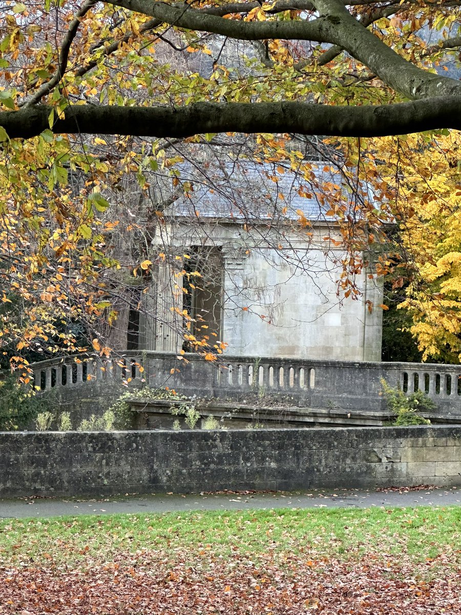 A gorgeous Autumnal afternoon in the park
#fosydneygardens #visitbath #holburnemuseum #bathmums #bathparks