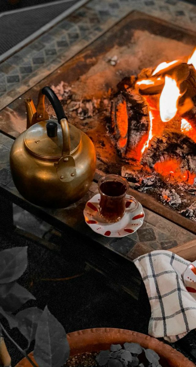 #مساء__الخير 
"حي الشتاء وحي برده
 وطاريه
وحي شبّت النار وجمعة الأحباب."