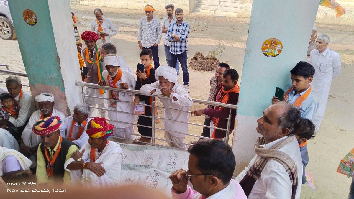 आभार "मूंडिया"

मिल रहा जनसमर्थन अपार
बहुमत से बनेगी भाजपा सरकार!