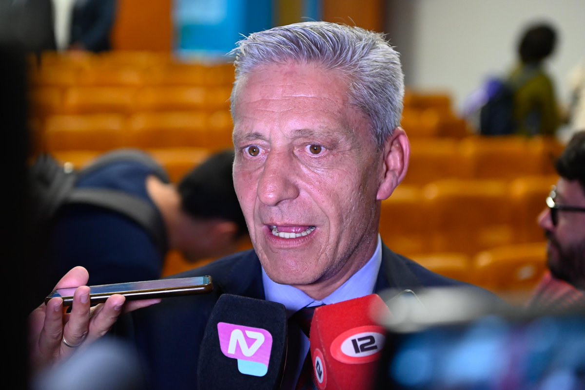 gobiernochubut's tweet photo. Arcioni adhirió al pedido de gobernadores del Norte Grande

✅ Solicitó a Nación compensación por la modificación del Impuesto a las Ganancias

✅ Requirió que se adopten medidas para compensar la merma de recursos coparticipables

🔗 https://t.co/0yR4qQta9A

#ChubutEnMovimiento https://t.co/HHOAeLfmER